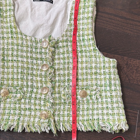 Zara White and Green Tweed Vest with Gold Accents - Picture 7 of 7